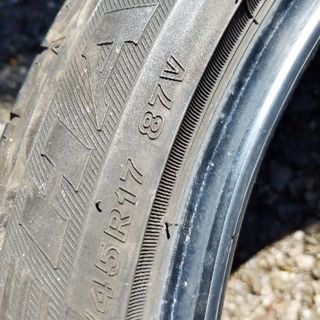 215/45R17  4本　難有りの画像