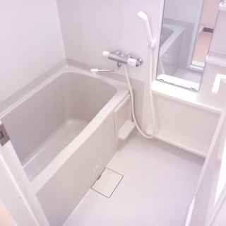 初期費用5万円★1Kバストイレ別★仲介手数料ゼロ★松戸駅／市川駅他★保証人不要★敷金／礼金0円★26.76㎡ ★家賃5.1万円（共益費5千円）★敷地内駐車場★防犯カメラ／電子錠★鍵交換費用無料★光インターネット無料★エアコン付（1台）ベランダ付★新生活応援キャンペーン中  - 不動産