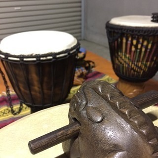 民族楽器を叩こう♪