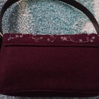 【値下げ！！】秋冬  バッグ ビーズ刺繍がきれいです！の画像