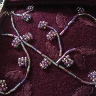 【値下げ！！】秋冬  バッグ ビーズ刺繍がきれいです！の画像