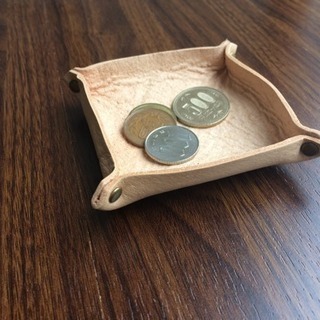 ④レザープレート 小物入れの画像