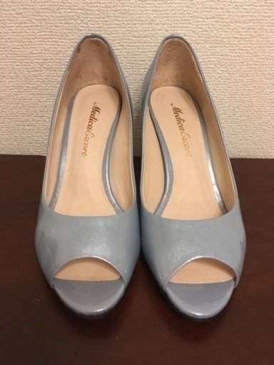 ライトブルーのオープントゥパンプス