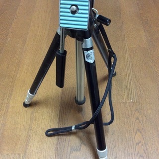 カメラの脚立とレンズ