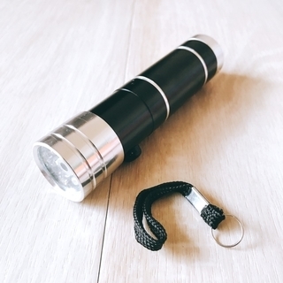 ＬＥＤ懐中電灯　小型タイプ　黒色　新品　７本セット