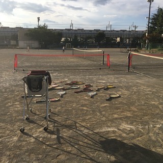武蔵小杉駅近く🎾東住吉小学校テニスコートで本格テニススクール❗️（小学生&中学生）レッスン代無料・毎週木曜実施の画像