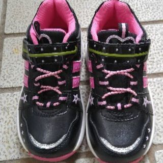 17㌢スパイク付きスニーカー冬用　新品の画像