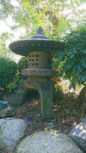 石灯篭　庭園作りにどうですか