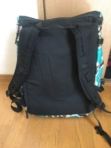 ノースフェイスの迷彩柄リュックです。