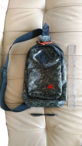 アディダス　ボディバック●2000円