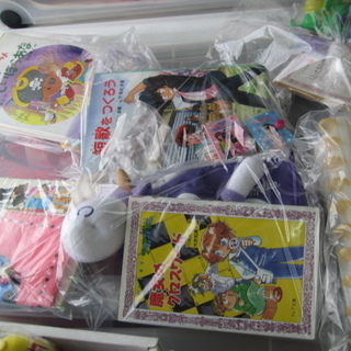 文具、ぬいぐるみ、本、ハンカチ、カチューシャ、髪飾り、ネックレス、キッチン用品　色々詰め合わせ　フリマにの画像