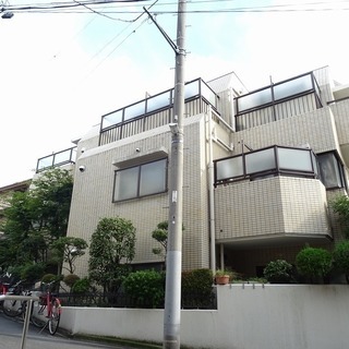 沼袋駅徒歩8分☆１ＤＫ☆三面バルコニー付で開放感ある明るい角部屋...