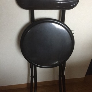 折りたたみイスの画像