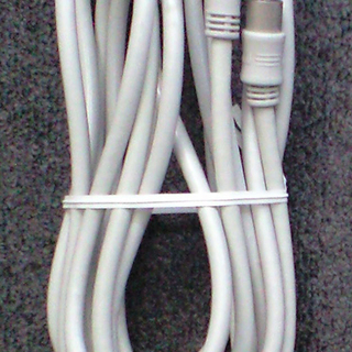 テレビ用　分波器、アンテナケーブルの画像