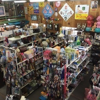 事務機からレトロ商品もある リサイクルショップ 大蔵屋 − 愛知県
