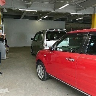 車のオークション会場でのお仕事の画像