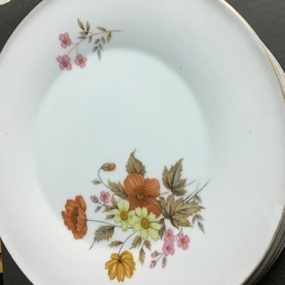レトロな感じの色んな和皿ありますの画像