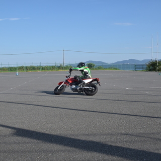 バイクでヒザ擦り！初心者対象スポーツライディングレッスン会！サーキットミーティング in スパ西浦の画像