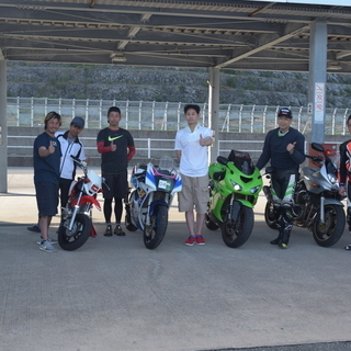 バイクでヒザ擦り！初心者対象スポーツライディングレッスン会！サーキットミーティング in スパ西浦の画像