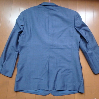 ブルーのジャケット。ウールマークの画像