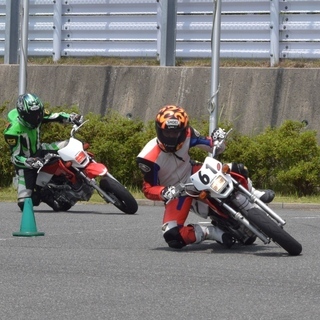 バイクでヒザ擦り！初心者対象スポーツライディングレッスン会！サーキットミーティング in スパ西浦　2017年11月11日（土）の画像