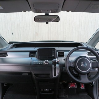 どなたでも車がローンで買えます！　最新在庫特集！！　ステップワゴン　スパーダ２４ＳＺ　・ＨＤＤナビ・ワンセグ・ＤＶＤ再生・左パワスラ・ＨＩＤ・ＥＴＣ・Ｂカメラ・アルミ　完全自社ローン！！の画像