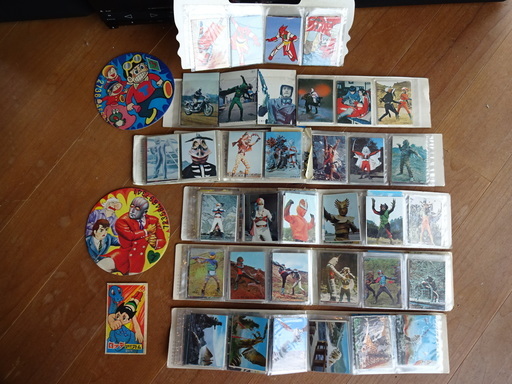 【ジャンク品・超レア・おまけグッズ】　仮面ライダー、人造人間キカイダー、ゴジラ、ロボコン等のカード類とメンコが数十枚