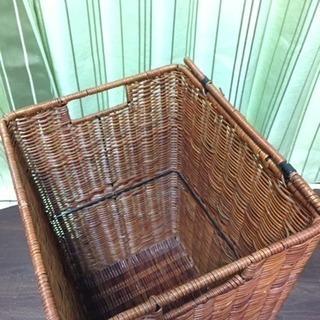 藤の入れ物の画像