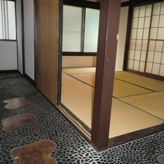 駅徒歩5分！63㎡！15万！レトロ戸建て！！