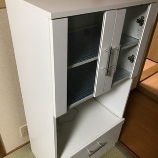 食器棚の画像