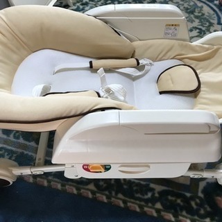 ベビーラック ハイローチェア 手動の画像