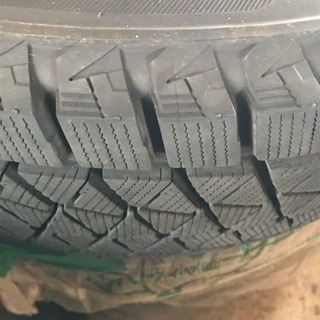 BLIZZAK DM-V2 215/70R16 スタッドレスタイヤの画像