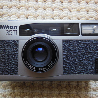 【ジャンク品】Nikon/ニコン 35Ti コンパクトフィルムカメラ ケース、オリジナルカタログ付 の画像
