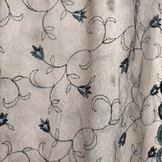 お取引中(100) 💟 GUESS 💟 刺繍 stole✨ Christmasparty 等に✨✨✨   の画像