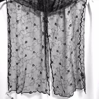 お取引中(100) 💟 GUESS 💟 刺繍 stole✨ Christmasparty 等に✨✨✨   の画像