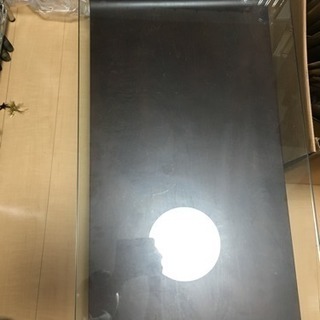 ガラスのテーブルの画像