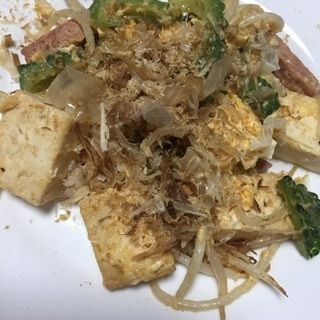 沖縄料理・家庭料理が味わえる - 地元のお店