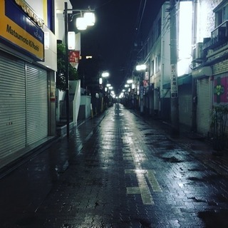 素直に寝れない。