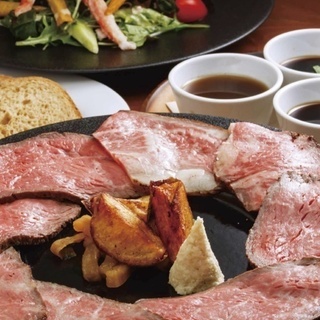 [ 裏参道牛肉店 ] 時給９００円からスタート♪ スタッフ募集中！！の画像