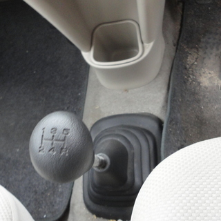 リッター２５キロマシン！Ｒ２　５ＭＴ！７，８万実走！クラッチ交換渡し！検３１年１２月！の画像