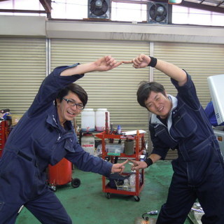 自動車整備士さん募集!!　日曜・祝日　休みです。　残業は月平均１０時間以下です！　社会保険完備！　の画像