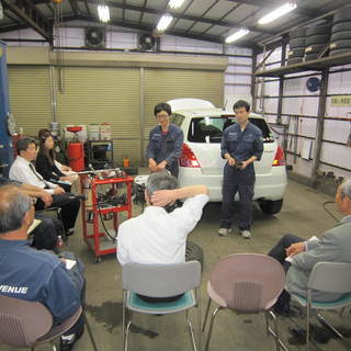 自動車整備士さん募集!!　日曜・祝日　休みです。　残業は月平均１０時間以下です！　社会保険完備！　の画像