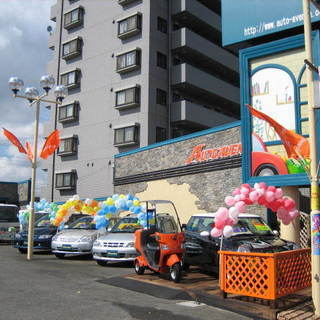 自動車整備士さん募集!!　日曜・祝日　休みです。　残業は月平均１０時間以下です！　社会保険完備！　の画像