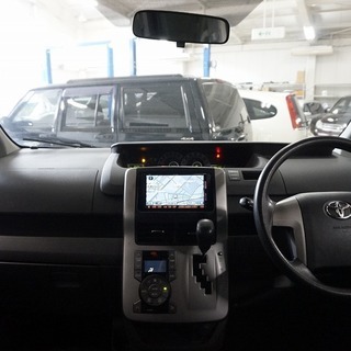 ２０万円以上値引き中！　どなたでも車がローンで買えます！　ノア　Ｘ　社外ＨＤＤナビ、ＤＶＤ再生、キーレス、オートエアコン　完全自社ローン！！の画像