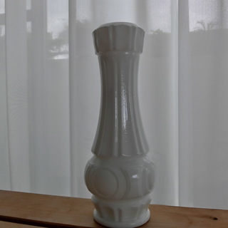 白い花瓶　値下げ　花器　の画像