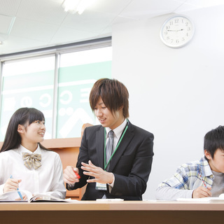 【塾のオープニング講師募集】各種成果報酬がコマ給に加算され、能力...