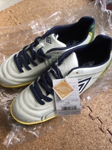 《未使用》umbro サッカーシューズ23㎝