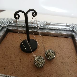 スワロフスキーを使ったグルーデコアクセサリーの画像