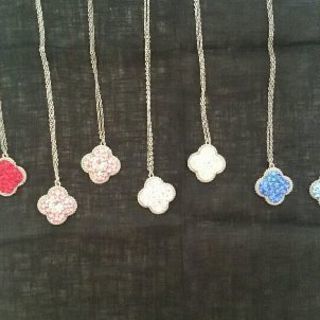 スワロフスキーを使ったグルーデコアクセサリーの画像