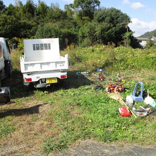 畑の草刈り − 福岡県